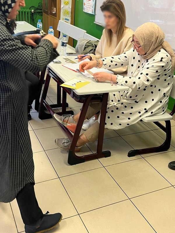 CHP’nin sözde 'adalet'çisi provokatör Şenay Günaydın İstanbul'da sandık görevlisi çıktı