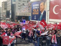Bursalilar 15 Temmuz Demokrasi Meydani'na Akin Etti