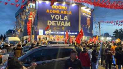 Erdogan'in Zaferi Gaziantep'te Coskuyla Kutlaniyor