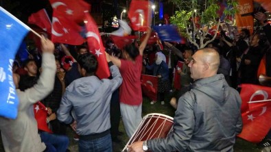 Erdogan'in Zaferi Van'da Coskuyla Kutlaniyor