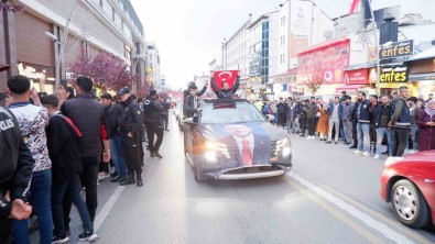 Erzurumlular Erdogan'in Zaferini Halaylarla Kutladilar