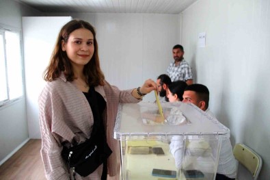 Hatay'da Cumhurbaskanligi 2. Tur Seçimi Için Oy Verme Islemi Basladi