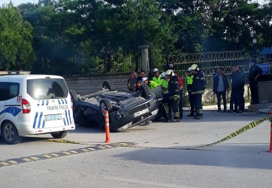 Kaldirimdaki Agaca Çarpip Takla Atan Otomobilin Sürücüsü Öldü