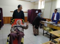 Konya'da Oy Kullanmaya Ambulansla Geldi Haberi