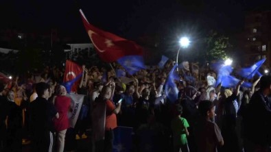 Siirt'te Seçim Kutlamasi Basladi