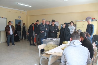Türkiye'nin En Az Nüfuslu Ili Bayburt'ta Oylar Heyecanla Kullanilmaya Basladi