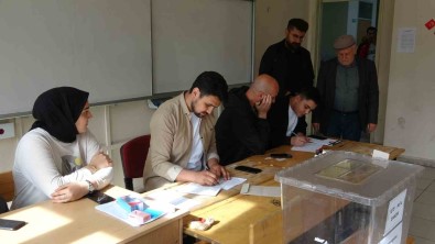 Van'da Ikinci Tur Cumhurbaskanligi Seçimleri Için Oy Verme Islemi Basladi