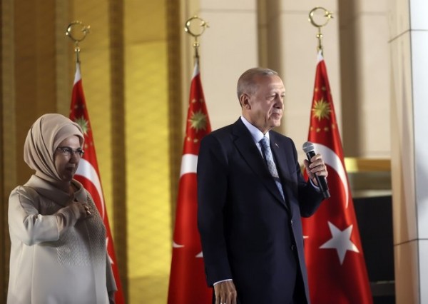 Başkan Erdoğan'dan seçim zaferi sonrası ekonomi mesajı: Faiz indi enflasyon da inecek! 2 noktaya dikkat çekti...