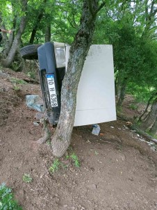 Balya'da Otomobil Sarampole Uçtu Açiklamasi 3 Yarali