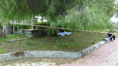 Basindan Vurulmus Halde Ölü Bulundu