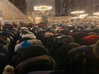 Diyanet Isleri Baskani, Istanbul'un Fethi'nin 570. Yil Dönümünde Ayasofya'da Sabah Namazi Kildirdi