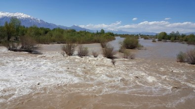 Erzincan'da Yagmur Yagislari Nehir Debilerini Artirdi