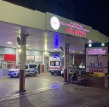 Izmir'de Defalarca Gögsünden Biçaklanan Genç Öldü