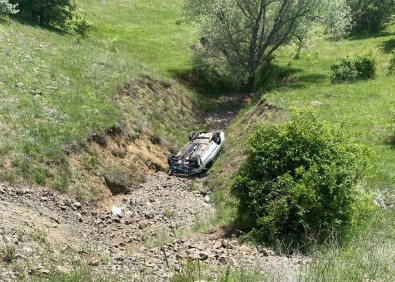 Otomobil Dere Yatagina Uçtu Açiklamasi 1 Yarali