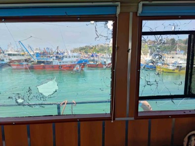 Saldiriya Ugrayan Teknedeki Balikçi Anlatti Açiklamasi '2 Gemi Yanasti Sagli Sollu Ates Açmaya Basladi'