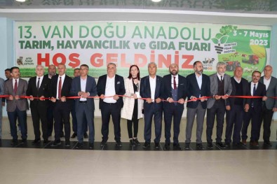13. Van Dogu Anadolu Tarim Hayvancilik Ve Gida Fuari Kapilarini Ziyaretçilere Açti