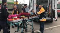 Edirne'de Köpeklerin Saldirdigi Motosikletli Otomobille Çarpisti Açiklamasi 2 Yarali Haberi