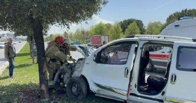 Pendik’te feci kaza: 1’i kalp hastası bebek 4 kişi yaralandı!