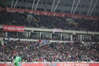Sivassporlu Taraftarlar Stadyumun Büyük Bölümünü Doldurdu
