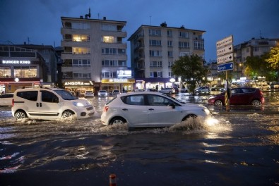 Ankaralılardan Mansur Yavaş'a sel tepkisi: Başkent İstanbul'a döndü!