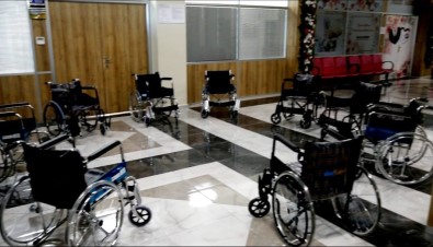 Baskan Akman'dan Özel Bireylere Tekerlekli Sandalye Destegi