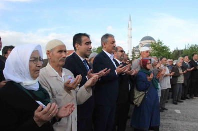 Karaman'da Ilk Haci Kafilesi Dualarla Kutsal Topraklara Ugurlandi