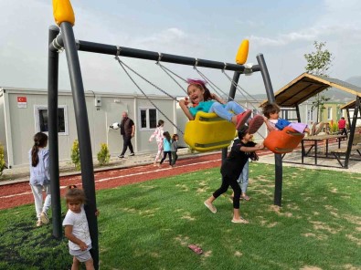 Osmaniye'de Çocuklar Gülsün Diye Konteyner Kente Çocuk Parki