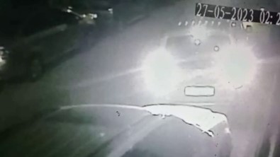 Sultangazi'de Lüks Araca Çarpip Kaçtilar Açiklamasi O Anlar Kamerada