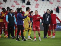 Süper Lig'de Kalmayi Garantileyen Sivasspor'da Büyük Sevinç Haberi
