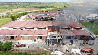 Edirne'de Mobilya Deposundaki Yangin Söndürüldü