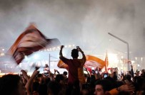 Galatasaray'in Sampiyonlugu Taksim'de Coskuyla Kutlandi