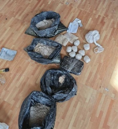 Ankara'da uyuşturcu operasyonu! Uyuşturucu baronu bazanın altında bulundu