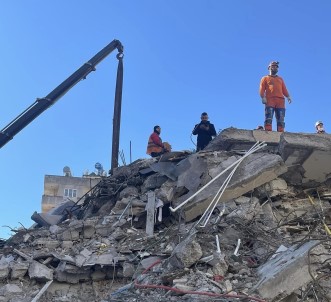 Depremde Enkazdan Yarali Olarak Çikarilmisti Hayatini Kaybetti