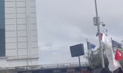 Ekrem İmamoğlu'nun Sultanbeyli mitinginde de HDP bayrağı sallandı