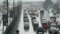  YAĞMUR - İstanbul'a yağmur yağışı trafiğe sebep oldu