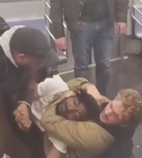 AMERIKA BIRLEŞIK DEVLETLERI - Metroda dehşet! Boğarak öldürdü