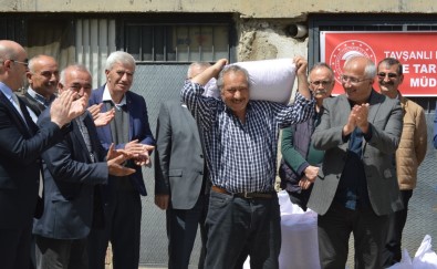 Tavsanli Çiftçisine 'Leblebilik' Nohut Tohumu Destegi