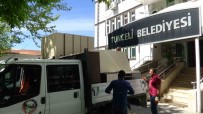 Tunceli Belediyesi Hizmet Binasi Depreme Dayaniksiz Çikinca Bosaltildi Haberi