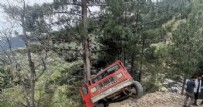 Alanya’da yoldan çıkan kamyonet ağaca çarptı: 3 yaralı