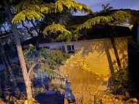 Beyoglu'nda Okul Bahçesine Istinat Duvari Çöktü, 3 Bina Bosaltildi