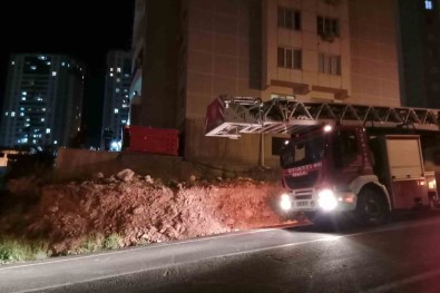 Mardin'de 17 Katli Binaya Çikan Genci Polis Ikna Etti