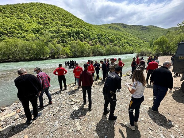 16'ncı günde Munzur Çayı’ndan acı haber geldi: Üç gençten birinin cansız bedeni bulundu