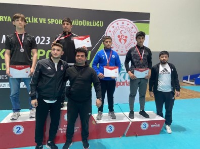 Alapli Pehlivanlar Madalyayla Döndü