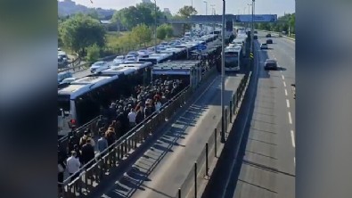 Altunizade metrobüste çileden çıkartan anlar! Araç yetersizliği vatandaşı mağdur etti