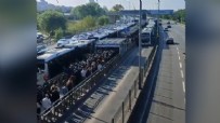  ALTUNİZADE METROBÜS DURAĞI - Altunizade metrobüste çileden çıkartan anlar! Araç yetersizliği vatandaşı mağdur etti