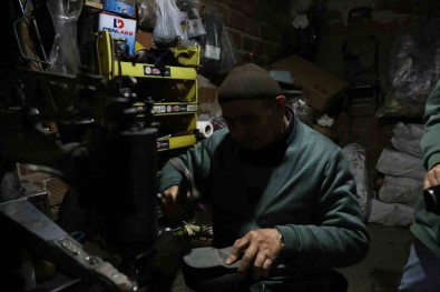 Ayakkabi Tamir Etmeden Duramiyor