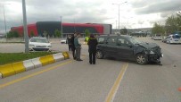Çorum'da Iki Otomobilin Karistigi Kazada 1 Kisi Yaralandi