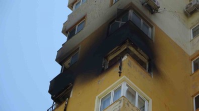 Hastaneye Giden Çiftin Evi Alev Alev Yandi, Bir Vatandas Yanginin Sebebini Yüzlerce Metre Uzaktan Yorumladi