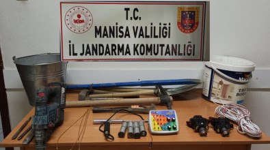 Kaçak Kazi Yaparken Suçüstü Yakalandilar