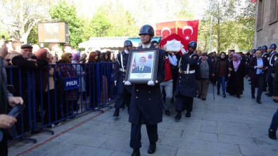 Nevsehir'deki Kazada Sehit Olan Uzman Onbasi Memleketi Isparta'da Topraga Verildi